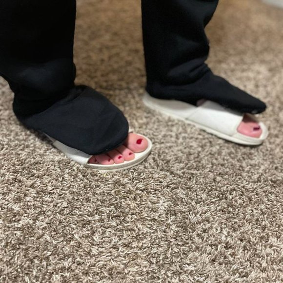 QD Threads Joggers with attached slippers - Picture 5 of 6